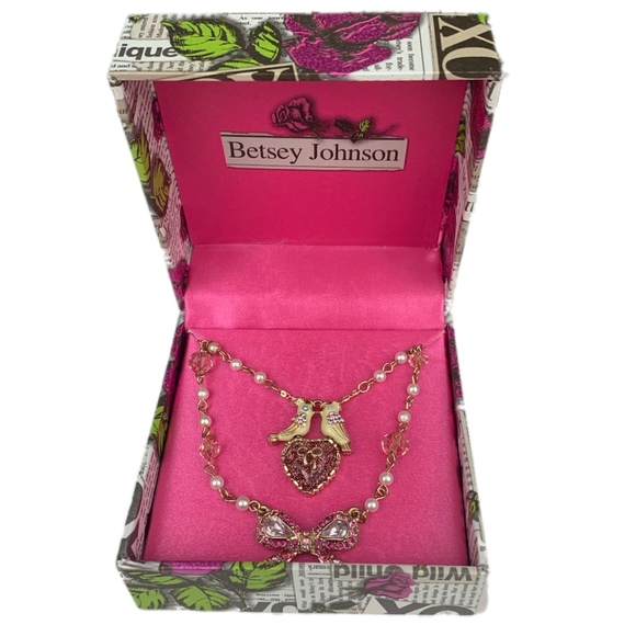 Betsey Johnson Jewelry - BETSEY JOHNSON Love Birds, Heart, Bow Necklace
